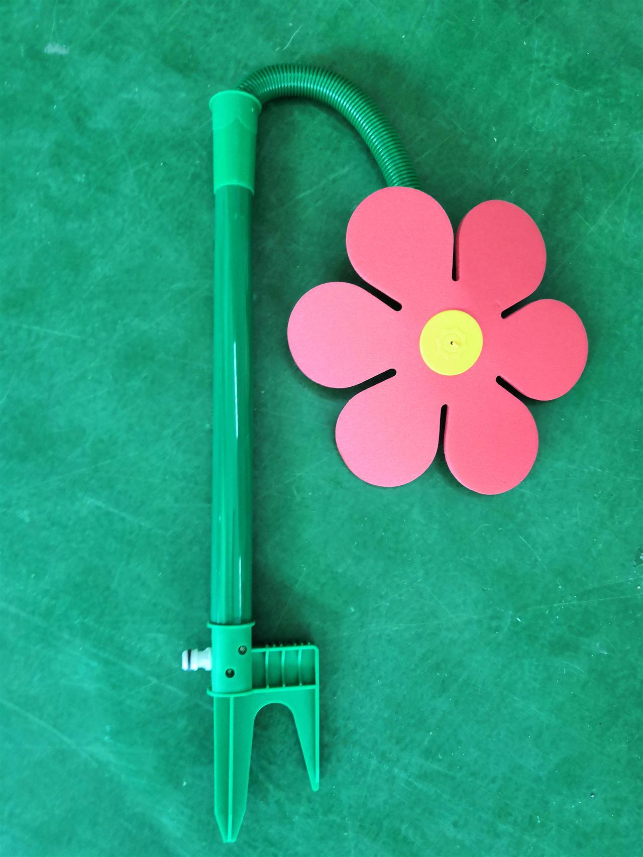 Garden Sprinkler Plastic Sprinkler Sunflower Sprinkler Garden Work Tool