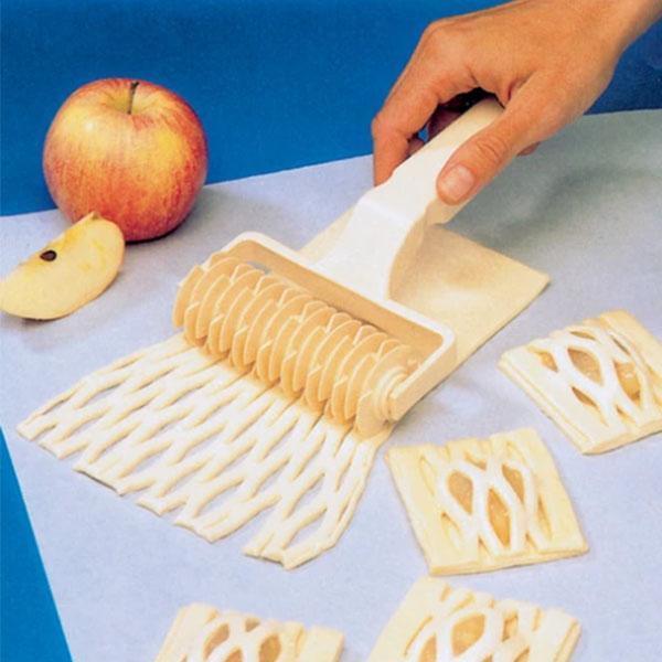 Kitchen Pizza Roller Pin Bread Hole Puncher Baking Needle