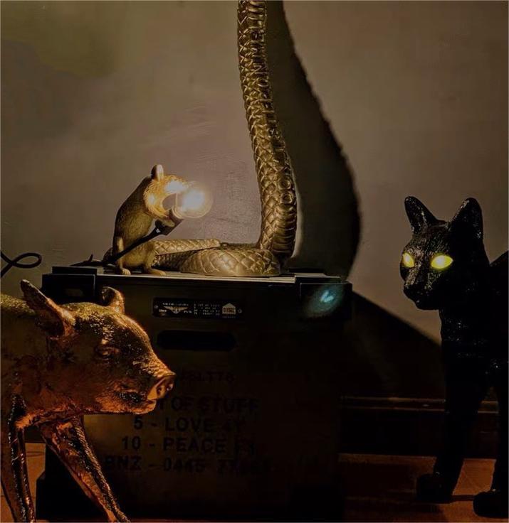 Creative Nordic Resin Mouse Table Lamp