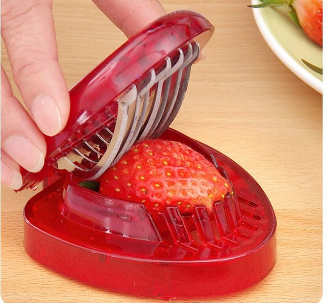 Red Strawberry Slicer Plastic Fruit Carving Tools Salad Cutter