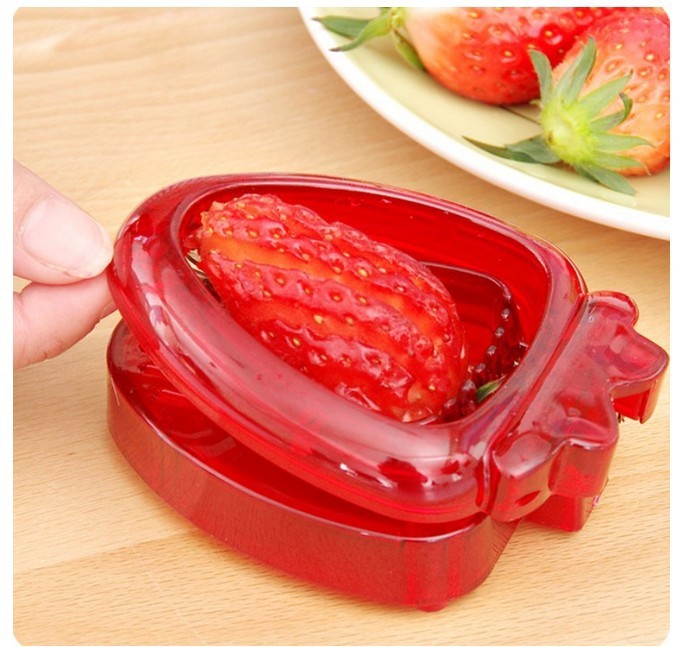 Red Strawberry Slicer Plastic Fruit Carving Tools Salad Cutter