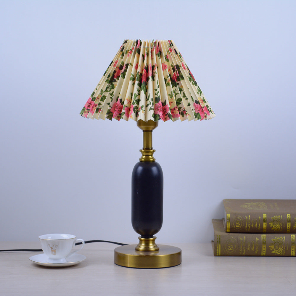 Warm Chinese Style Ceramic Wedding Master Bedroom Decorative Lamp
