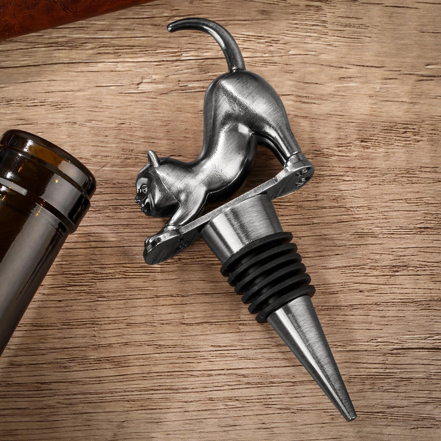 Elegant Upturned Cat Shaped Red Wine Stopper Set With Metallic Luster