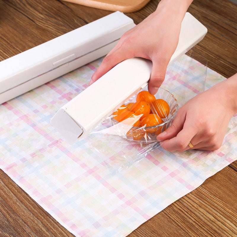 Simple Creative Kitchen Gadget Refrigerator Magnet Cling Film Cutter